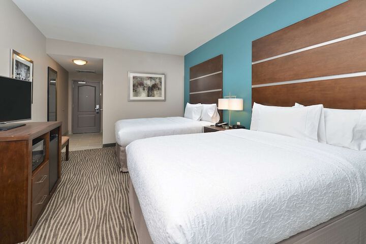 Hampton Inn & Suites Des Moines Downtown