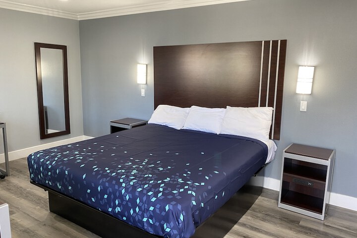 Room 15 of 30