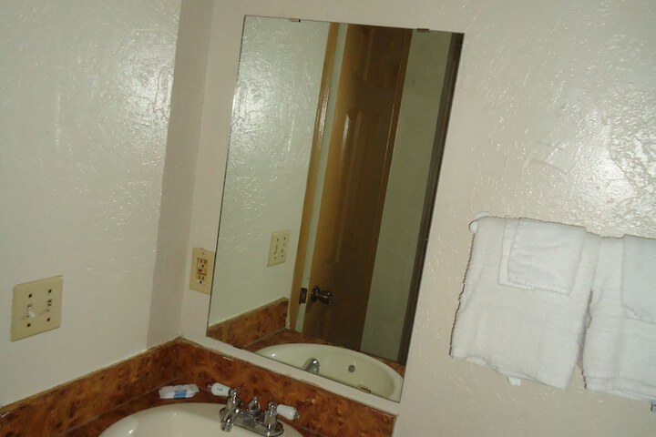 Room 28 of 36