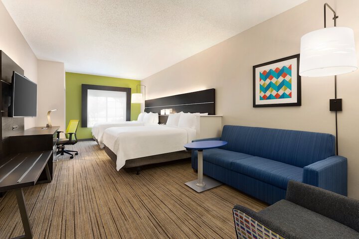Holiday Inn Express & Suites Shawnee by IHG