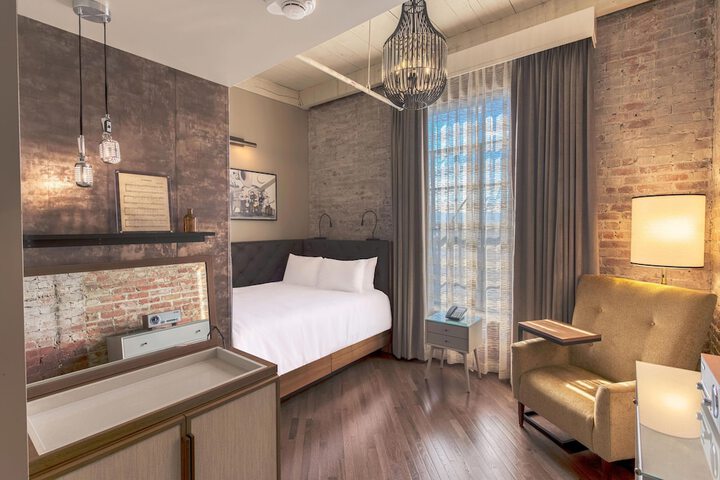 Room 16 of 44