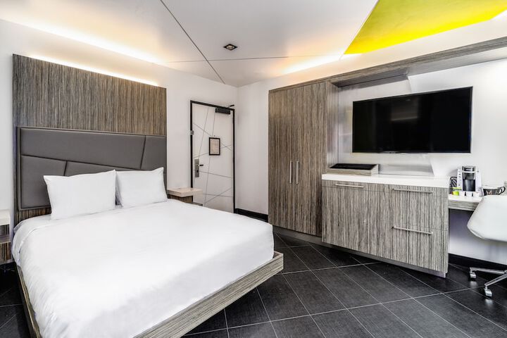 Room 41 of 76