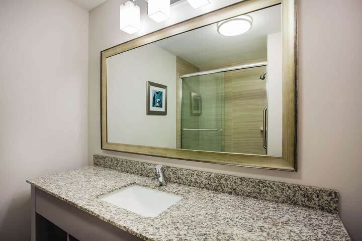 La Quinta Inn & Suites by Wyndham St. Paul-Woodbury