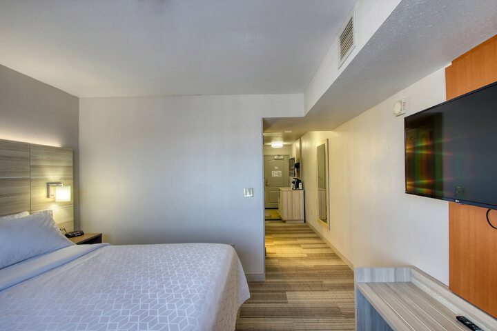 Room 40 of 99