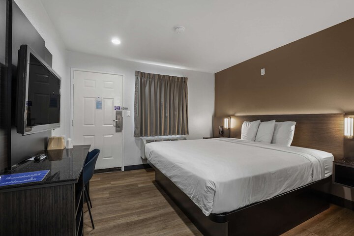 Room 11 of 23