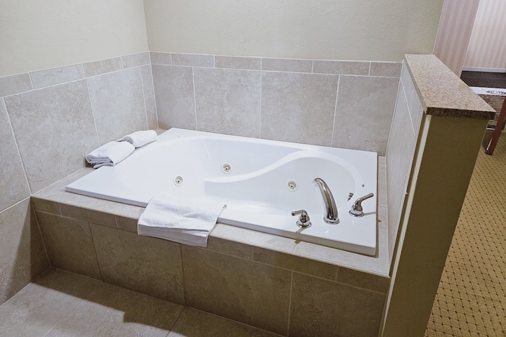 Cobblestone Inn & Suites - Bloomfield