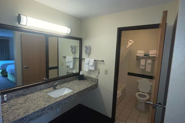 Room 11 of 32