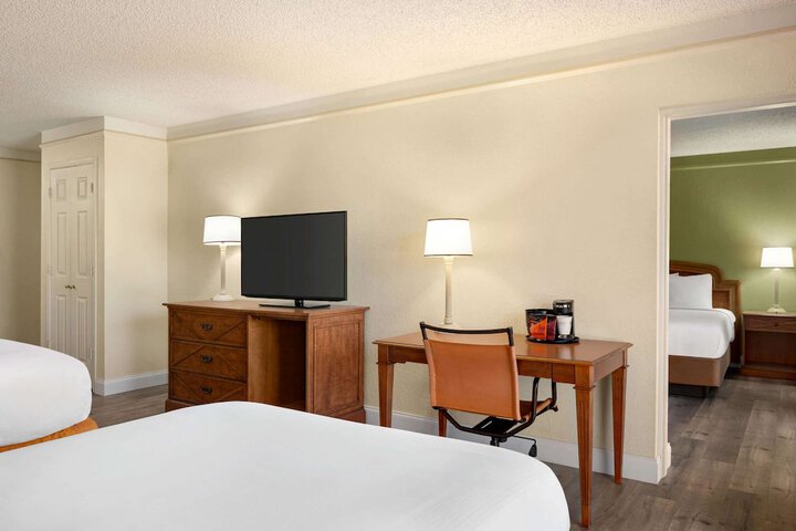 Room 21 of 35