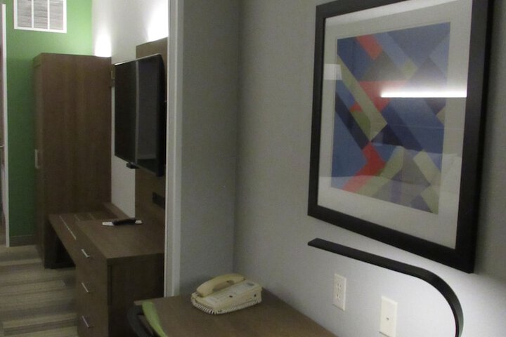 Room 35 of 77