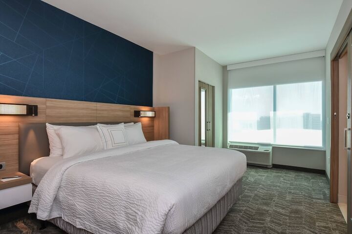 Room 18 of 38