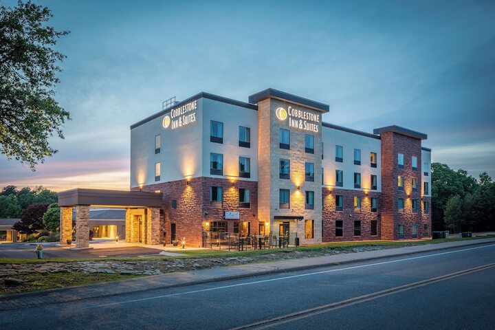 Cobblestone Inn & Suites - Fairfield Bay