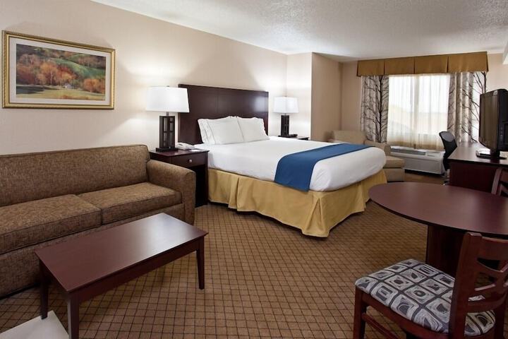 Holiday Inn Express Grove City by IHG
