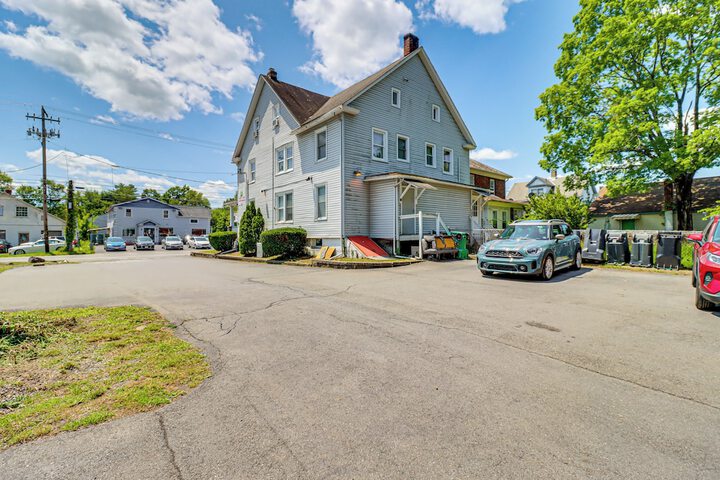 Walkable Abode in Stroudsburgs Business District!