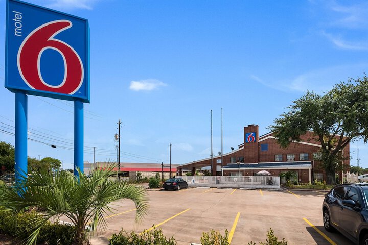 Hotel 2 of 33