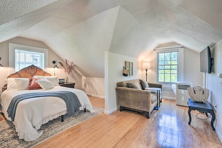 Downtown Nevada City 1900 Victorian Retreat!