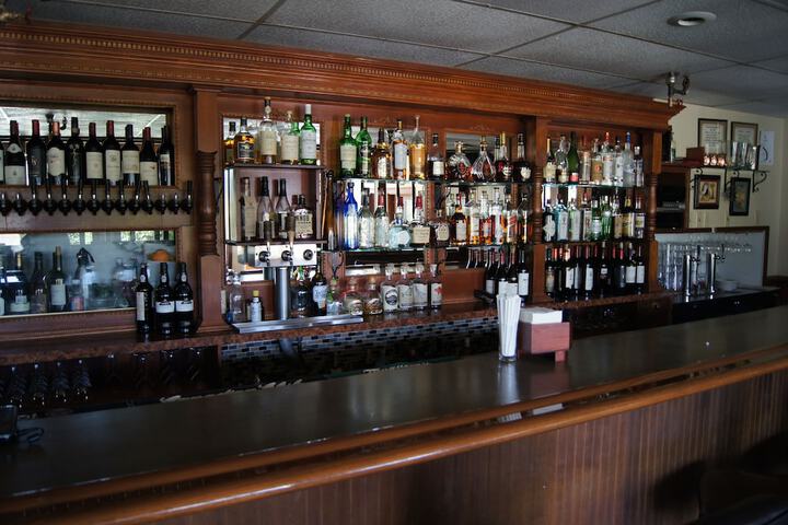 Lounge 23 of 32