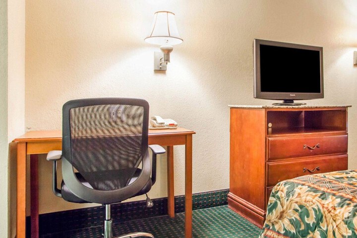 Room 13 of 26