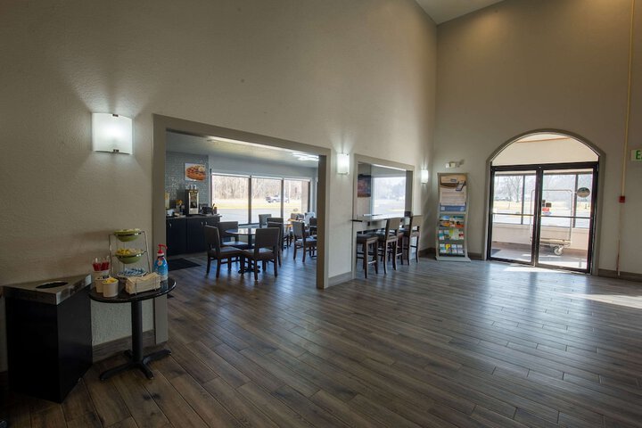Quality Inn & Suites Portage Central