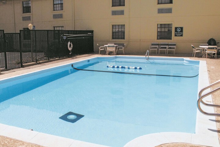 Pool 4 of 24