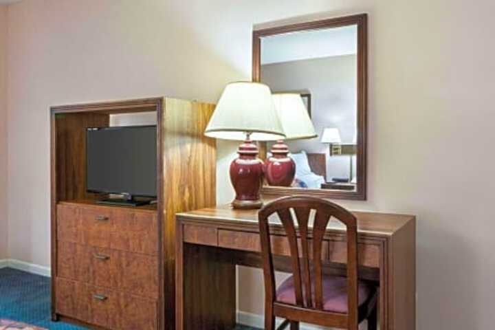 Jasper Inn & Suites