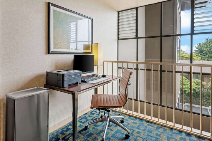 Business Center 59 of 60