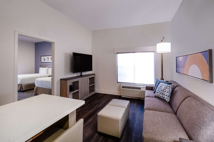 Room 20 of 33