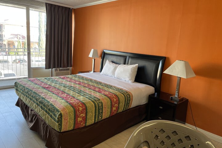 Room 5 of 16
