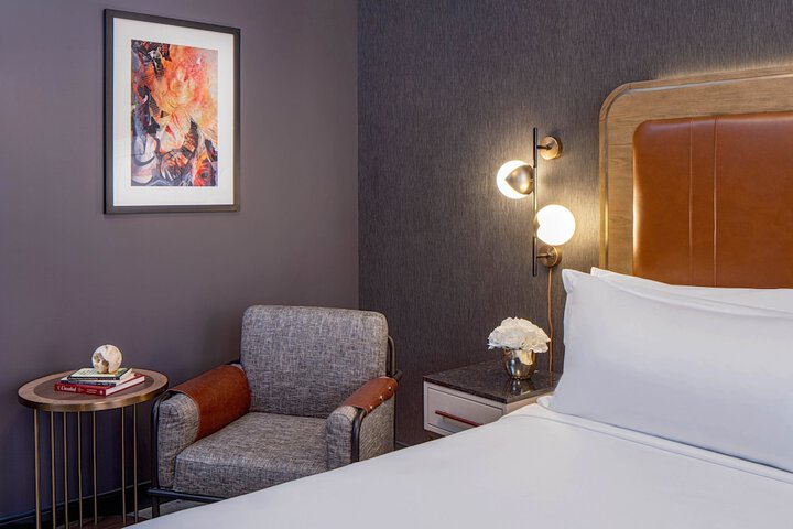 Room 32 of 84