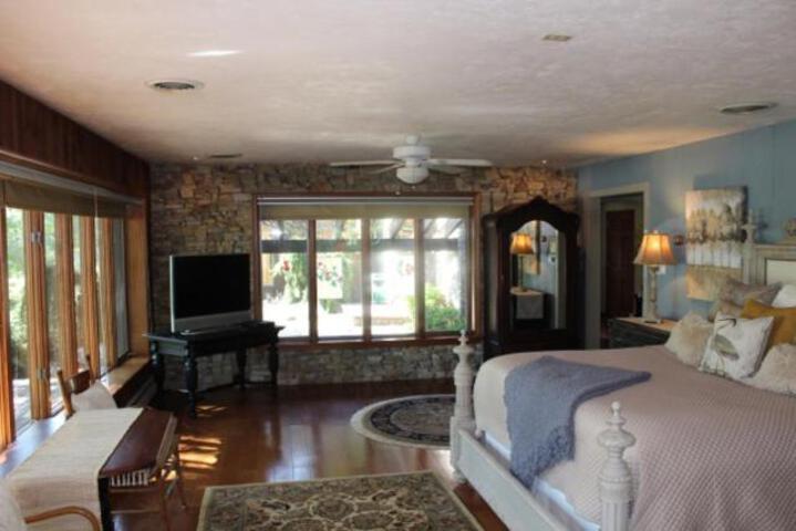 The Inn at White Oak