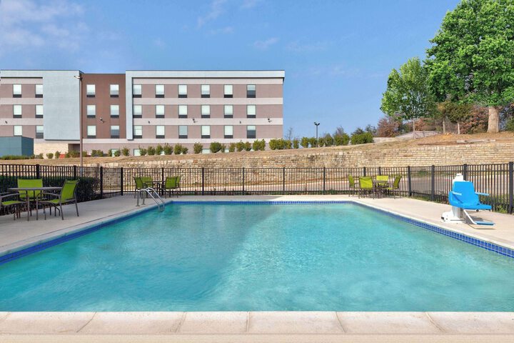 Hawthorn Extended Stay by Wyndham Bedford / Dallas