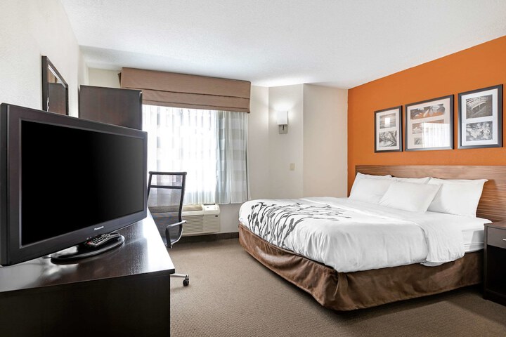 Room 4 of 30
