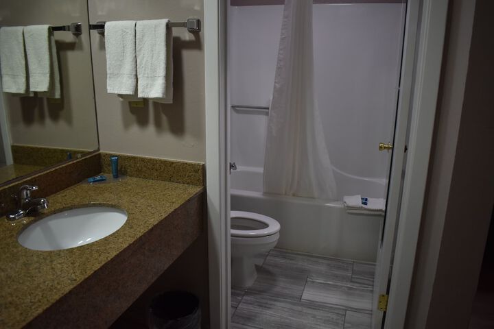 Room 6 of 14