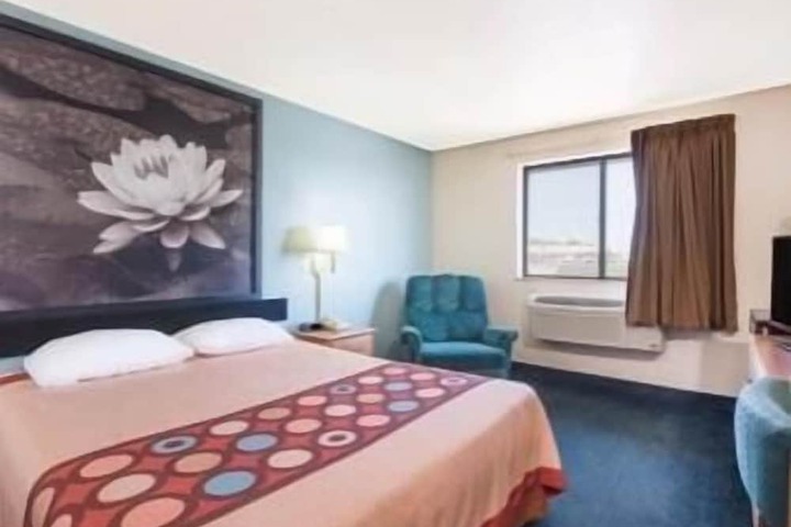Room 32 of 47