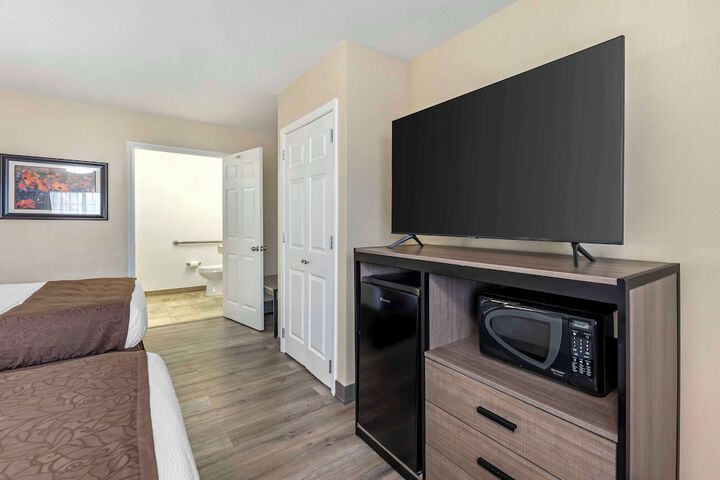 Room 10 of 25