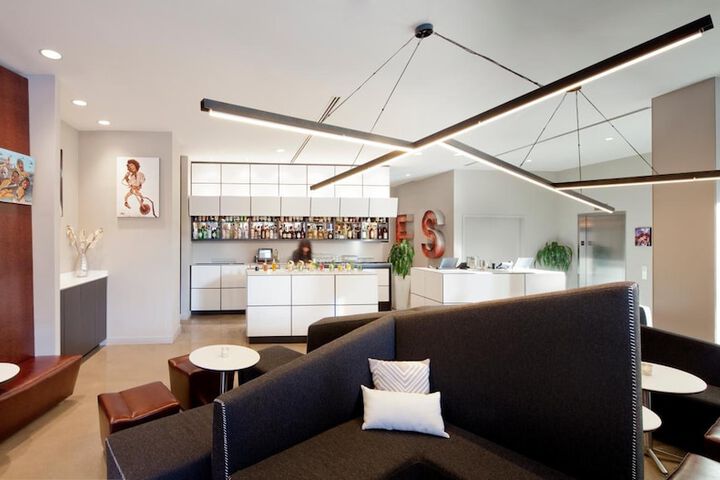 Lounge 41 of 45