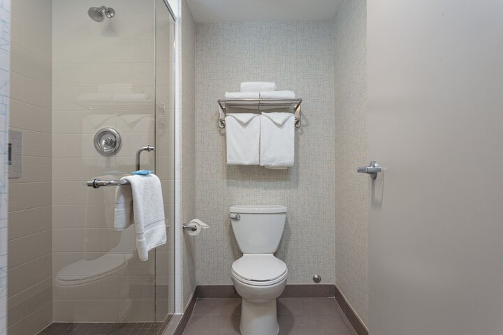 Holiday Inn Express & Suites Belleville by IHG