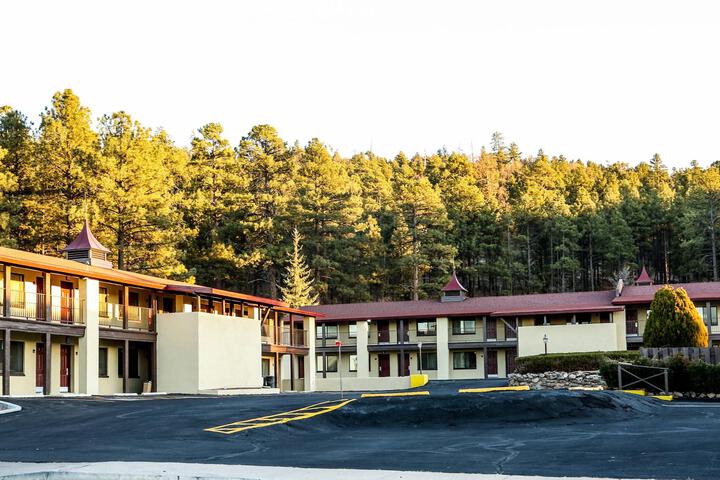 Red Roof PLUS+ Williams - Grand Canyon