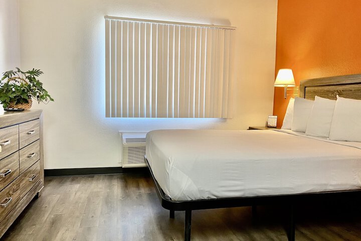 Room 9 of 26