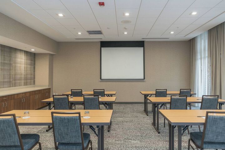 Courtyard by Marriott West Springfield
