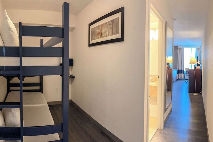 Room 19 of 77