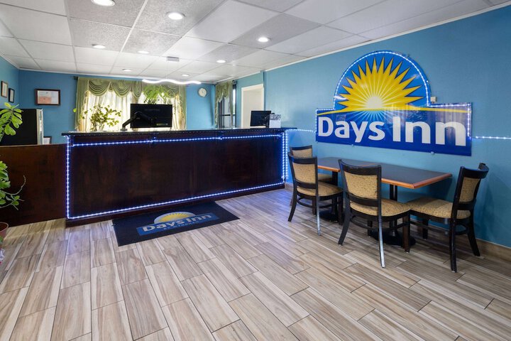 Days Inn by Wyndham Queensbury / Lake George