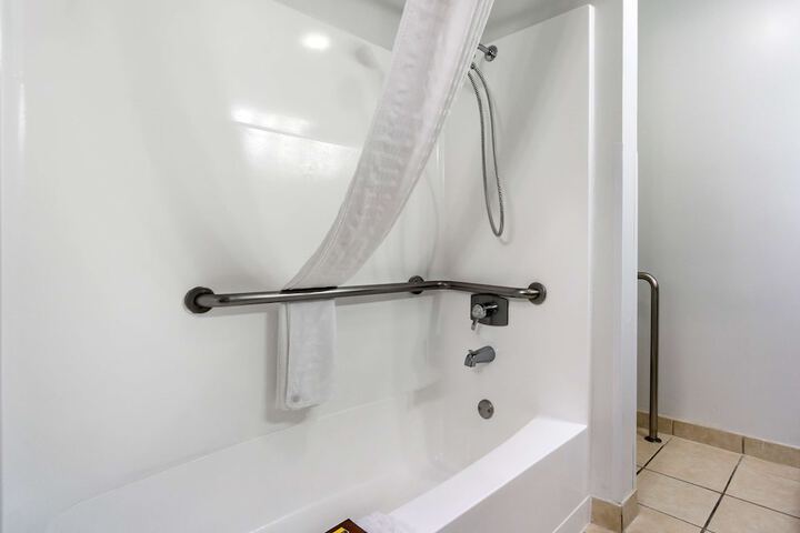 Best Western Plus Lake Front Hotel