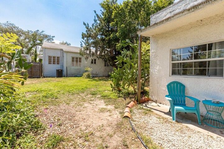 1 Bedroom Spanish Bungalow Guest House