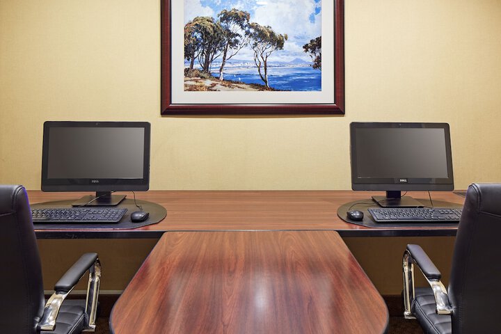 Business Center 27 of 28