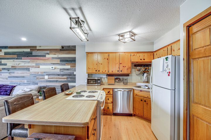 Beach & Lake Access: Brainerd Townhome