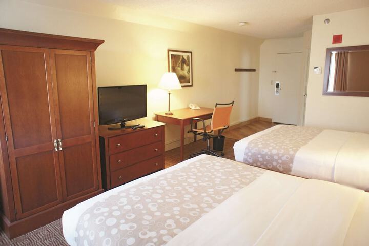 La Quinta Inn & Suites by Wyndham Stamford / New York City