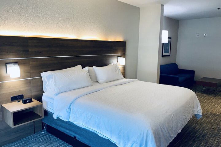 Room 17 of 35