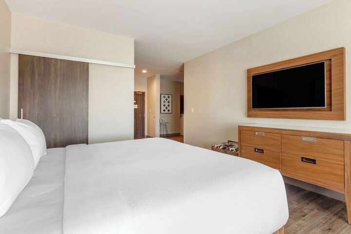 Room 32 of 49