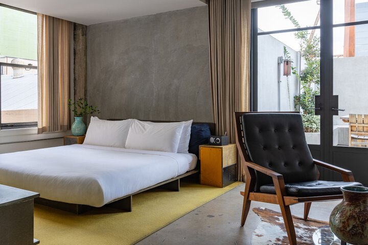 Room 42 of 102