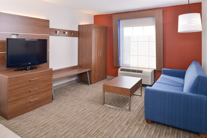 Room 35 of 61